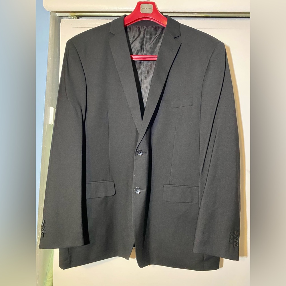 Men’s black blazer, like new condition.